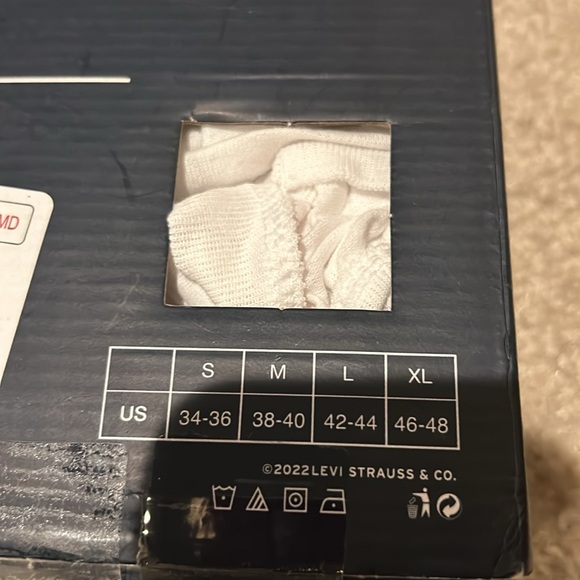 Levis 4pck Crew Neck Premium Cotton Tshirts sz M - Picture 4 of 4